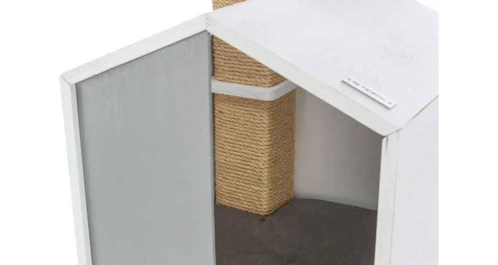 BE NORDIC škrabadlo JONTE, hranaté stĺpiky, domček s podestou, 115 cm